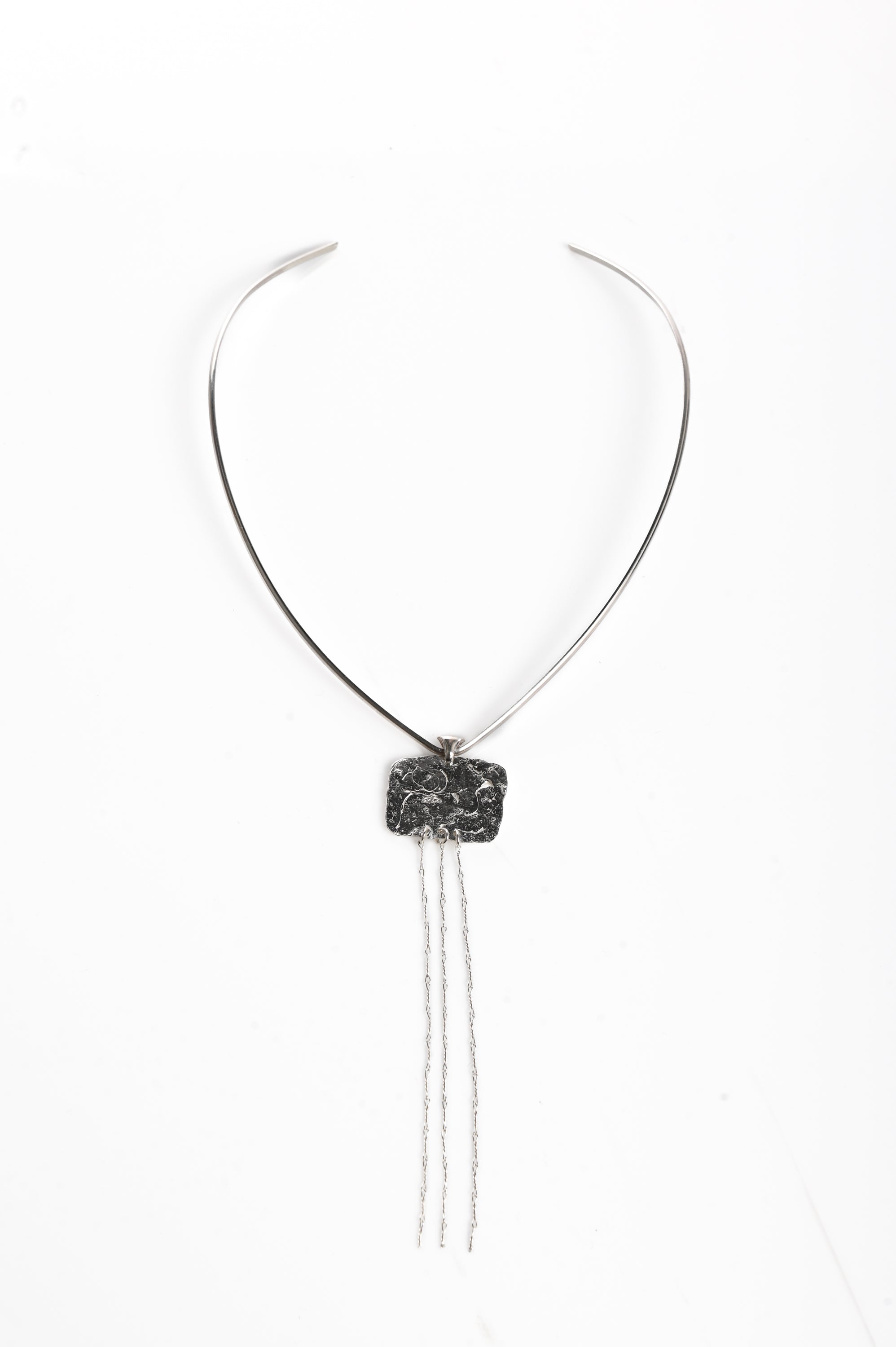 Arven Studio - V Collar with Chain Pendant