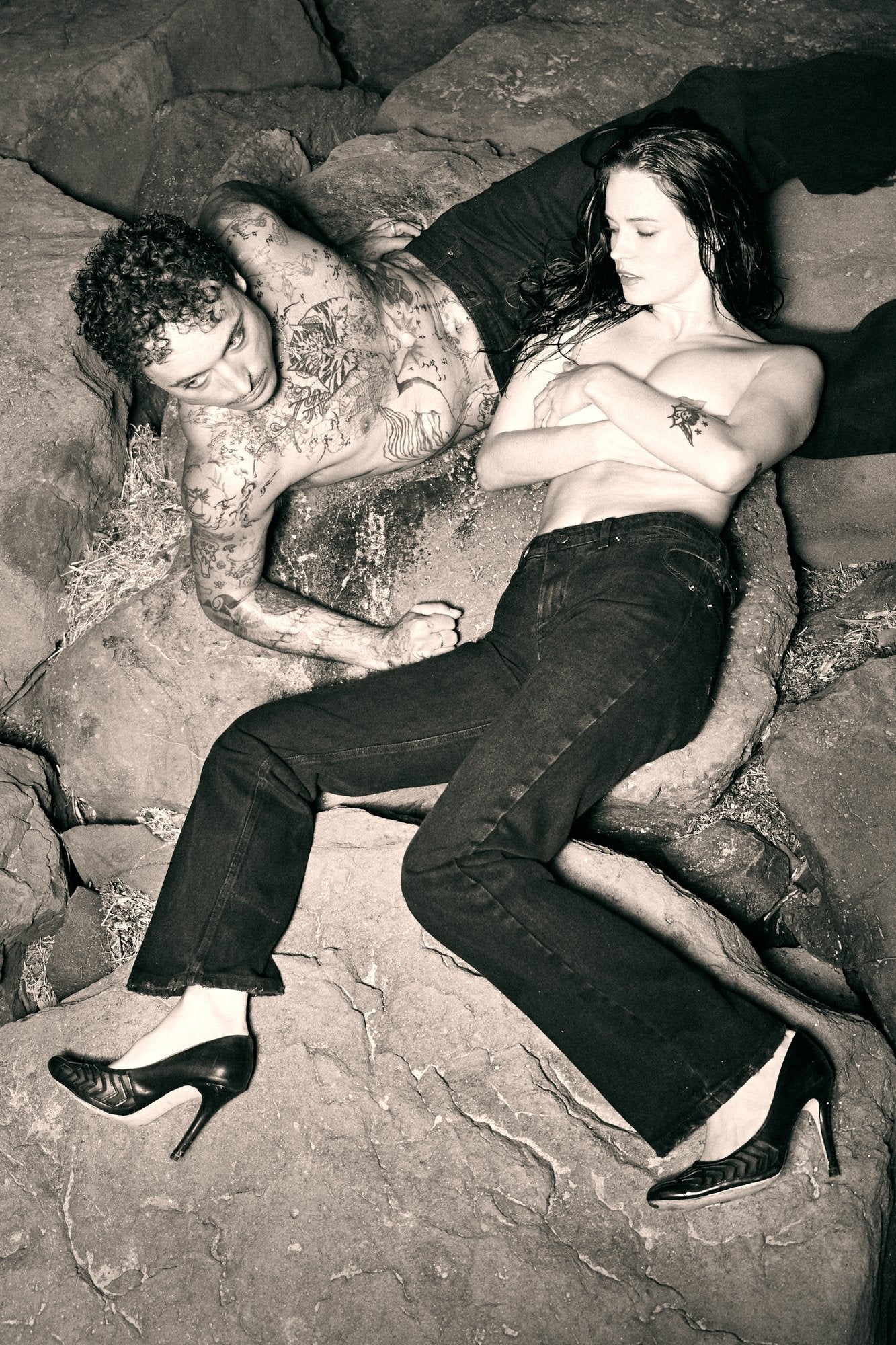 KAHE - Back Buckle Boot Cut Jean - Black