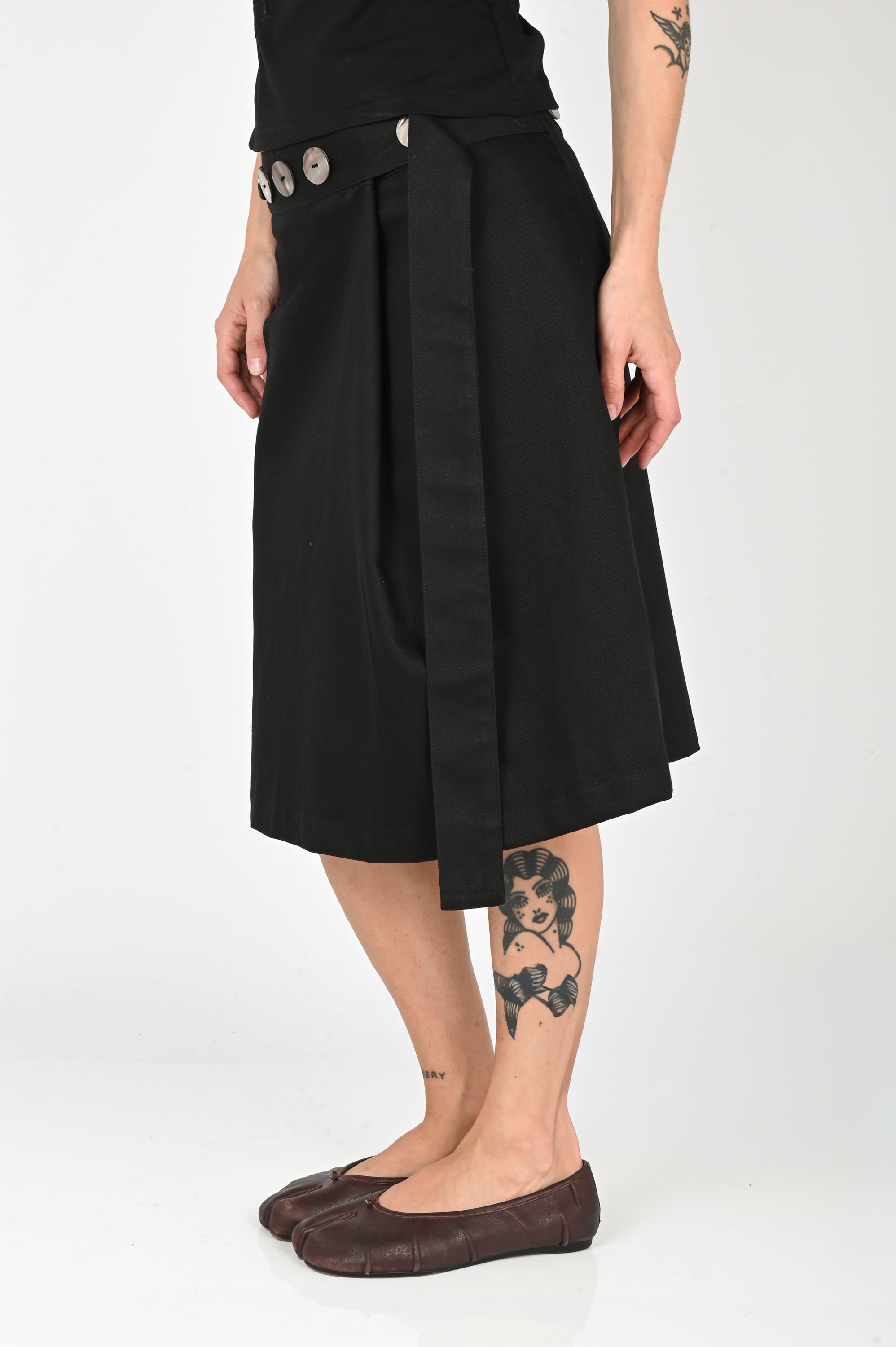LOVETHANKS - Button Skirt - Black